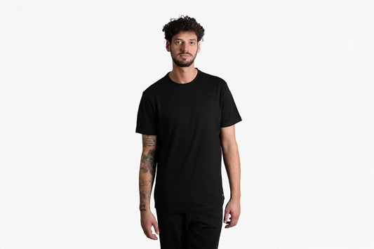 Schwarze Wäsche richtig waschen: So verhinderst du das Ausbleichen