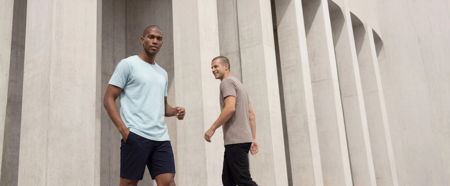 LANGE T-SHIRTS IN NEUEN FARBEN