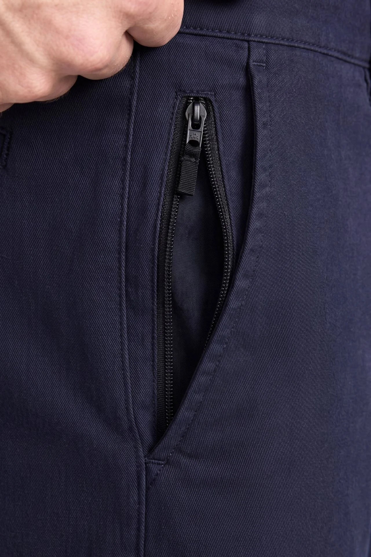 Chino-Hose in Blau für große Männer – Detailansicht