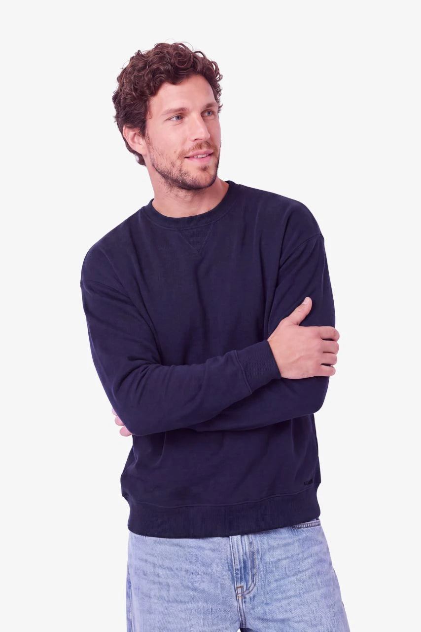 Sweatshirt BOSTON in Dunkelblau (Estate Blue) für große Männer – am Model, Vorderansicht