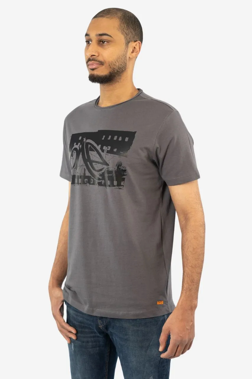 Langes T-Shirt in weiss fuer Menschen ab einer Groesse von 1,90 Meter