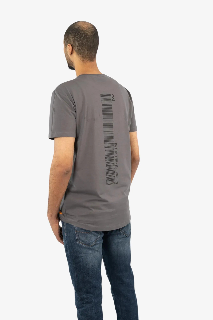 Ueberlanges T-Shirt in schwarz fuer Menschen ab 1,95 Meter