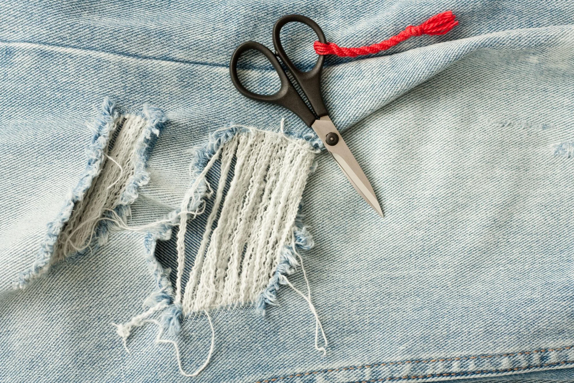 Jeans mit Löchern