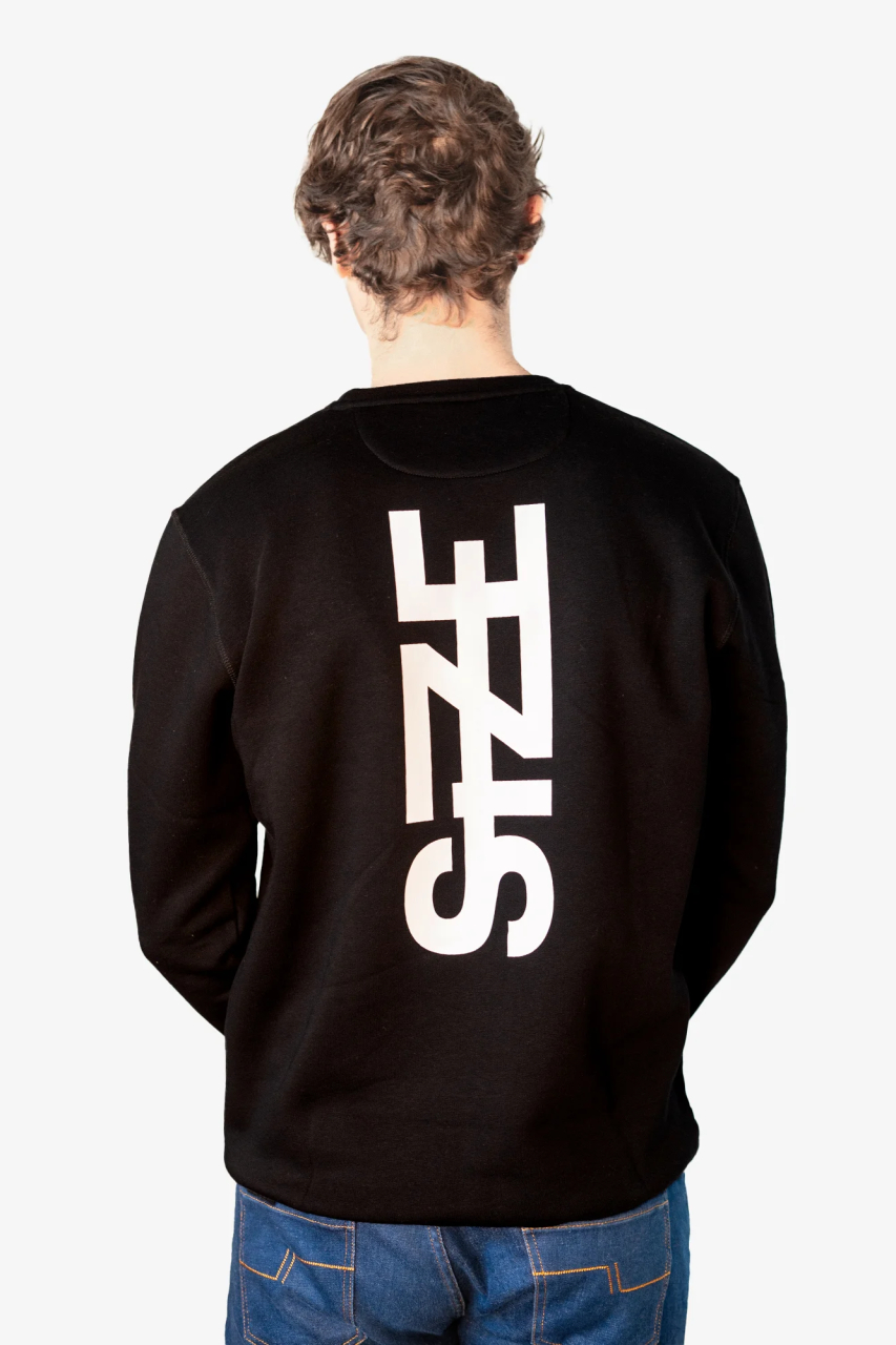 ueberlanger sweater in schwarz fuer Menschen ab 1,90 Meter