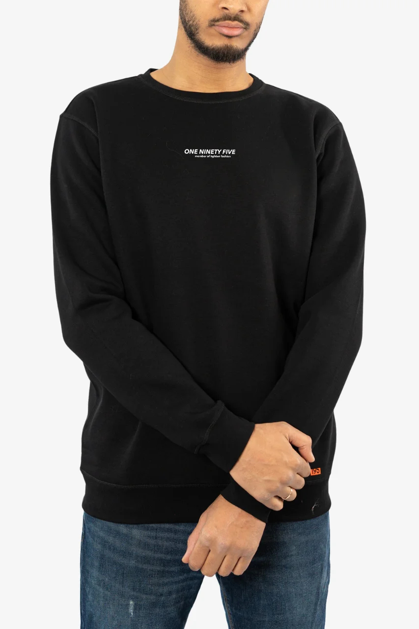 ueberlanger sweater in schwarz fuer Menschen ab 1,90 Meter