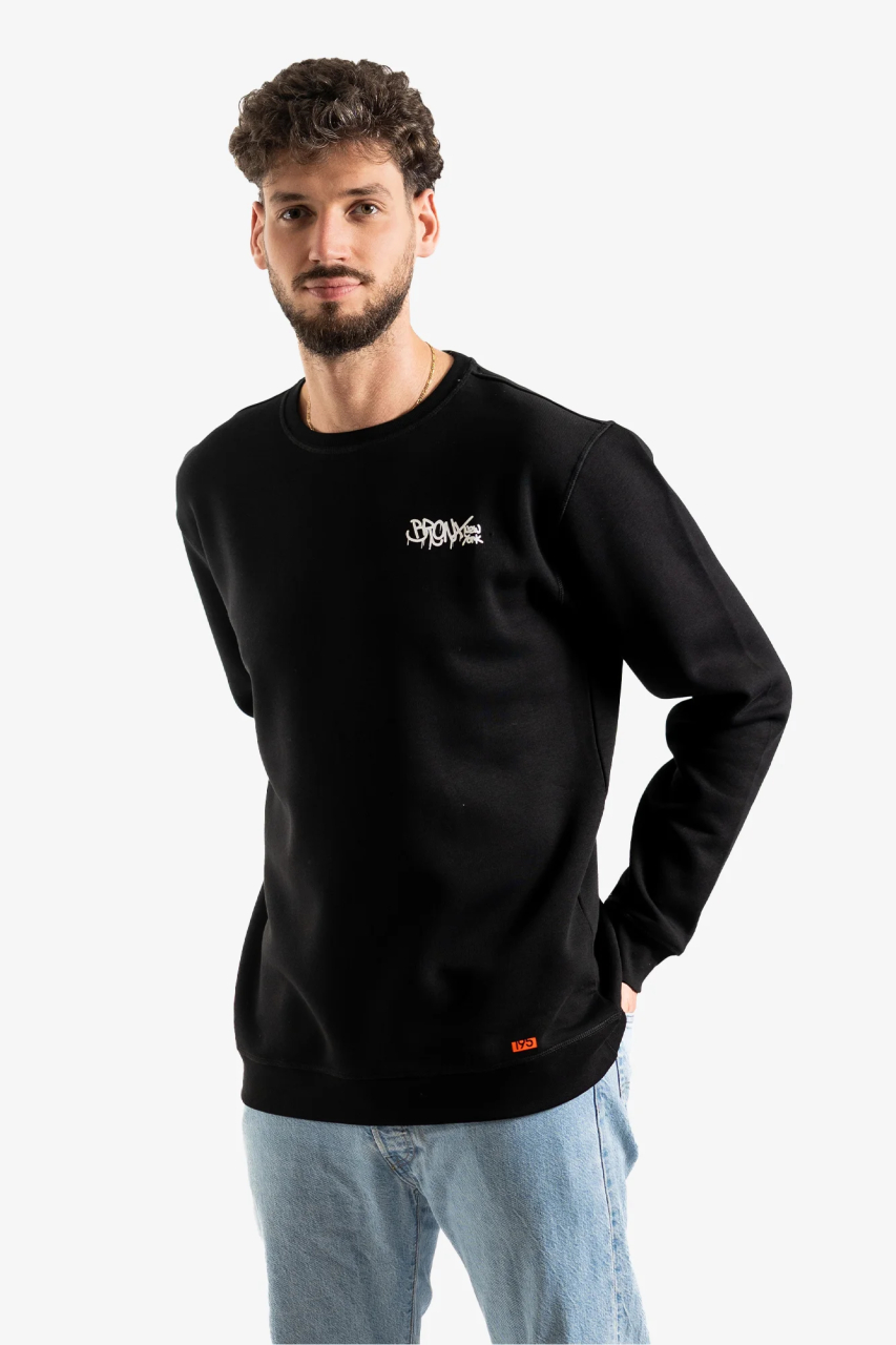 extra langer sweater in schwarz fuer Menschen ab 1,90 Meter